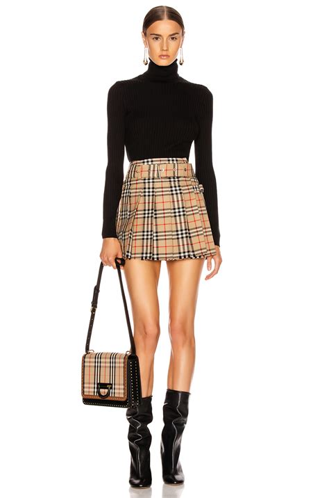 burberry pleated skirt outfit.